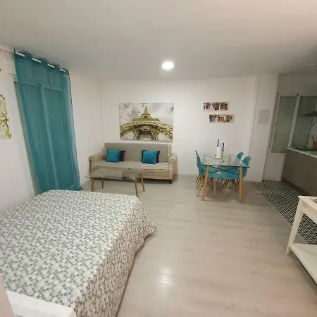 Vivienda Turistica Diseno En Los Patios De San Basilio